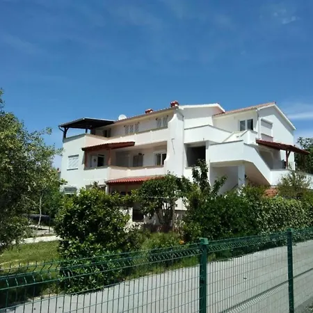 Two Bedroom With Terrace A3 아파트 Banjol